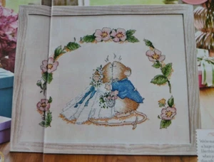 Nur Kreuzstich-Karte - Margaret Sherry's Hochzeit Mäuse unter Blumenbogen - Bild 1 von 1