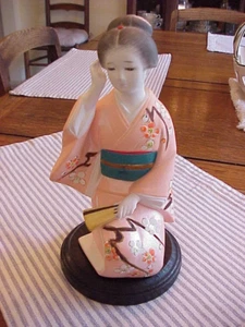 VINTAGE, HAKATA URASAKI DOLL, GEISHA IN PEACH KIMONO, PLUM FLOWERS, 1950 ERA - Picture 1 of 12