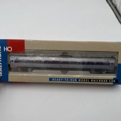 WALTHERS 932-6004 AMTRAK PHASE 4 85' AMFLEET COACH CAR IN BOX - Image 1 of 4