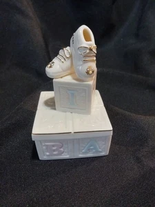 CAJA COVD ESMALTADA LENOX PRECIOSOS PASOS con ZAPATOS DE BEBÉ NUEVOS con ETIQUETAS TESOROS COLECCIONAR - Imagen 1 de 22