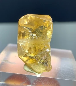 20 Carat Topaz Crystal From Skardu Pakistan - Picture 1 of 3
