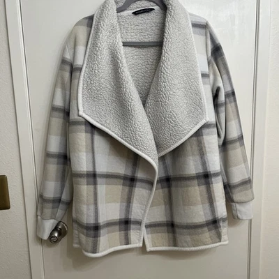 Poncho para mujer Abercrombie & Fitch grande beige gris a cuadros Foto 1 de 4