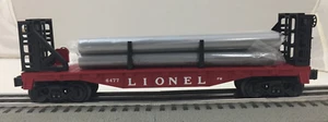 Lionel 6-39435 Lionel Lines 6477 Flachwagen mit Rohren - Bild 1 von 5