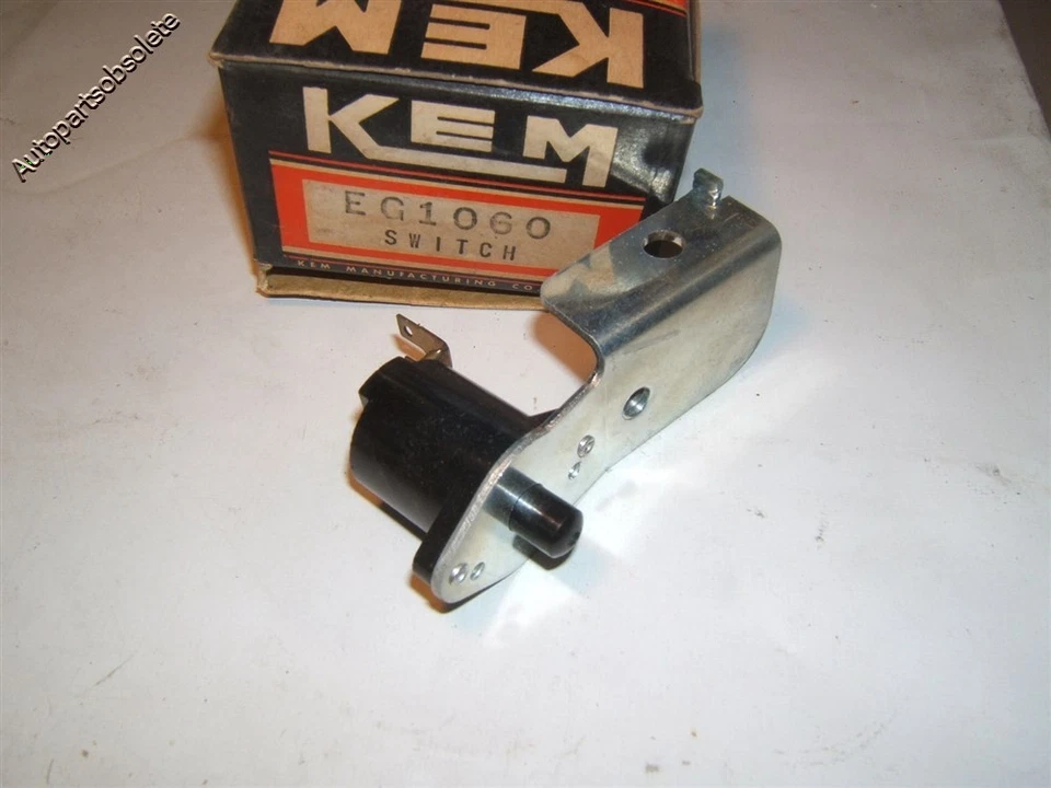 1959 Oldsmobile brake light switch new w/o power brakes - Image 1 of 1