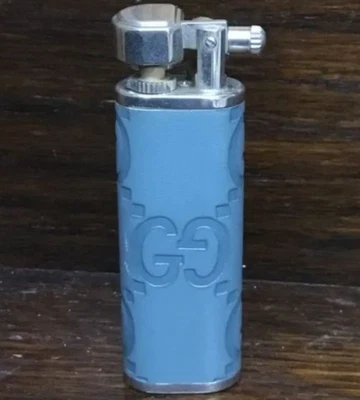 GUCCI Encendedor Gas Azul Plata Sin Caja Foto 1 de 4