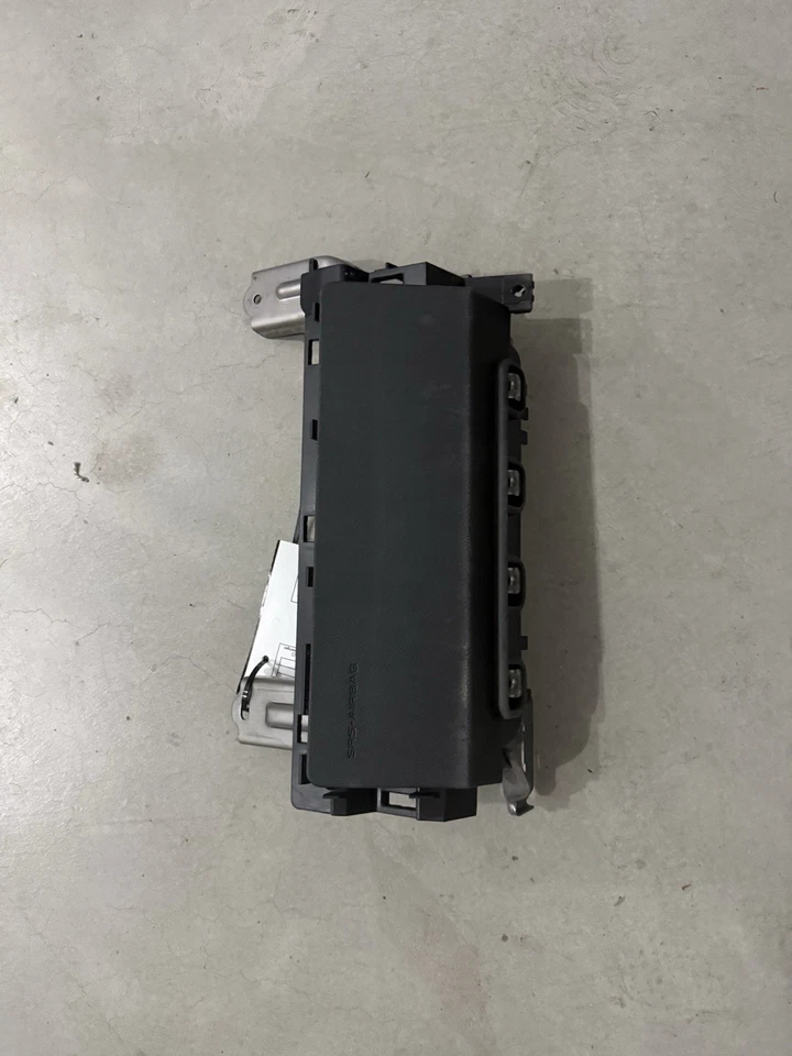 Joelho lateral para driver Subaru Forester 2019-2024 - Imagem 1 de 3