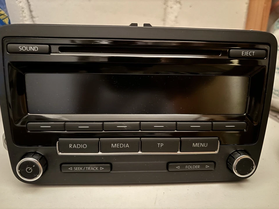 VW Tiguan Autoradio RCD310 Radio CD Player Audio  5M0035186J - Bild 1 von 4