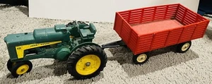 VINTAGE ERTL 1/16 SCALE JOHN DEERE TRACTOR 1958 MODEL 630 & HAY TRAILER [CHR25] - Picture 1 of 17