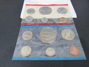 1975-P & D Uncirculated 12 Coin Early Bicentennial Mint Set - Picture 1 of 2