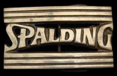 JL02163 VINTAGE 1978 **SPALDING** LOGOTIPO EQUIPAMENTO ESPORTIVO FIVELA DE CINTO DE LATÃO SÓLIDO - Imagem 1 de 2