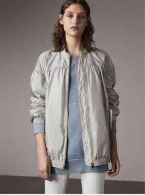 Burberry Mujer Chaqueta Acanalada Impermeable Gris Pálido Talla 2 Bomber Foto 1 de 4