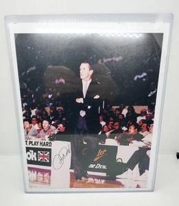Foto autografiada 8 X 10 entrenador de los Lakers de Los Ángeles de Pat Riley - Imagen 1 de 3