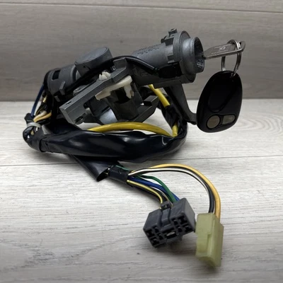 1999-2004 CHEVROLET TRACKER IGNITION SWITCH LOCK WITH KEY OEM Used B-7 - Image 1 of 4