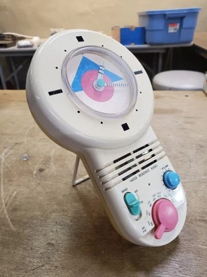 Vintage 1980's Comtech 2288 AM/FM Water Resistant Shower Radio with Analog Clock - Image 1 of 4