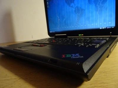 IBM ThinkPad R40 15" 1400x1050 Pentium 4 2.0Ghz - Image 1 of 4
