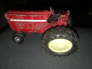 ERTL International Harvester Red Die-cast Toy Farm Tractor 5" long - Picture 1 of 4