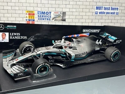 1:18 MINICHAMPS F1 Formula 1 2019 Mercedes AMG W10 Lewis Hamilton British GP HTF - Image 1 of 4