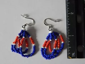 ORECCHINI PERLINE FATTI A MANO GOCCIA DA APPENDERE 3 CERCHI BOHO GIOIELLI CHICAGO CUBS COLORI - Foto 1 di 5