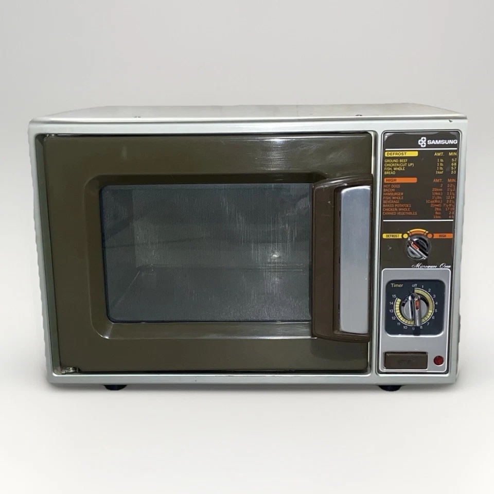 Vintage 80’s Samsung Microwave Oven Model RE-525D Faux Wood Grain Cooking Oven - Image 1 of 4