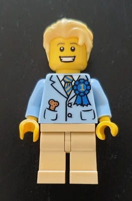 LEGO Series 16 Minifigure COL255 Dog Show Winner - Image 1 of 2