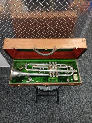 Legendaria Trompeta Holton Pro Vintage Bb C y Toboganes Extra Lira Oro Lavado Campana Foto 1 de 4