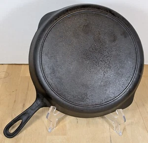 Lodge #8 Cast Iron Skillet, Unmarked, No Notch, Heat Ring, Raised 8 On Handle - Picture 1 of 10