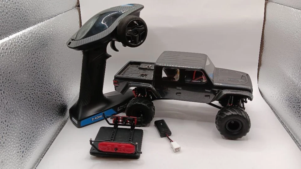 AXIAL SCX24 JEEP 4X4 RC TRUCK - Image 1 of 4