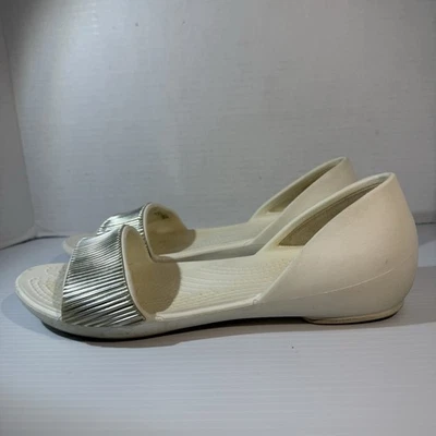 Босоножки Crocs Shoes Lina Embellished Dorsay Oyster белые плоские женские размер 7 - Изображение 1 из 4