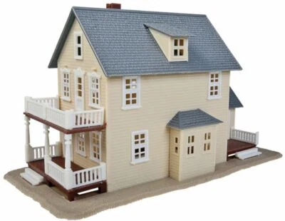 WalthersTrainline - Ho Scale Two-Story House Kit (901) - Image 1 of 2