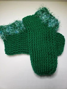 Handmade Women's Crocheted Slippers, Green w/ lite green Trim, Size L 9-11 - Picture 1 of 2