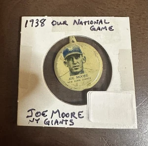 1938 Baseball PM8 Our National Game Joe Moore New York Giants Pin Tab Button - Bild 1 von 2