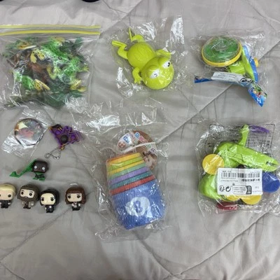 Смешанный Лот Игрушек Мини Фигурки Funko Лягушки Спиннер Слинки и Другое Новый Веселый Подарок - Изображение 1 из 4