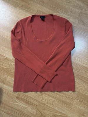 Top Evie Burnt naranja acanalado manga larga mezcla seda para mujer talla grande” Foto 1 de 4