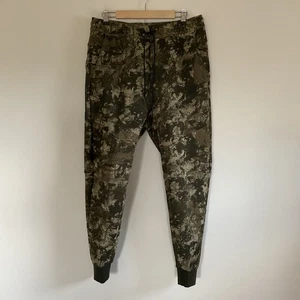 NWT Nike Mens Sz L Tech Fleece Joggers Neutral Olive/Medium Olive Camo Outdoor - Picture 1 of 14