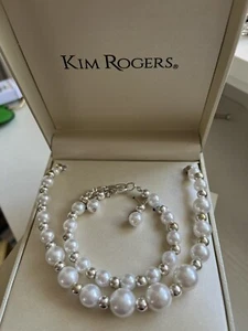 Kim Rogers Halskette Armband und Ohrringe mit Kunstperlen und Silberperlen - Bild 1 von 3