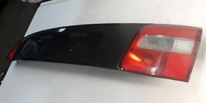 Volvo V40 Familiar '97 645 1.8 Tapa Trasera Luz De Freno 30804697 - Imagen 1 de 12
