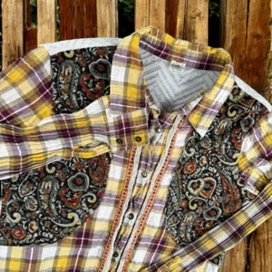 Gimmicks By BKE Top Women L Boho Western Raw Plaid Paisley Felt Patch *Read - Picture 1 of 12