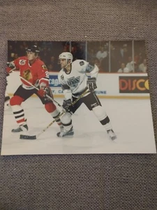 Tony Granato Los Angeles Kings color candid 8x10 picture Vs Blackhawks 91-92 - Picture 1 of 1