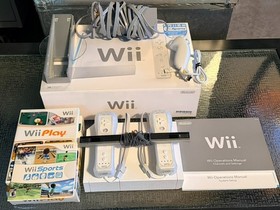 Nintendo Wii Console RVL-001 With Wii Sports Resort Bundle Games And Controllers
