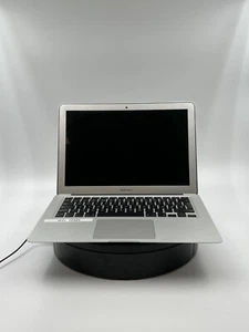 MacBook Air A1466 - Intel Core I5 - 4 GB RAM - 128 GB SSD - 13,3'' - Afbeelding 1 van 4