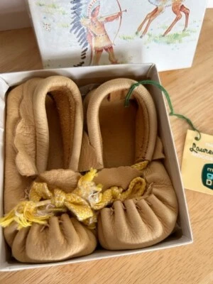 MOCASINES DE PIEL DE CIERVO BEBÉ VINTAGE NUEVOS EN CAJA TALLA 4 Foto 1 de 4