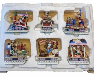 Danbury neuwertig Weihnachten Minnie's Merry Railroad Zug Set - 6-teilig Urlaub Spaß - Bild 1 von 7