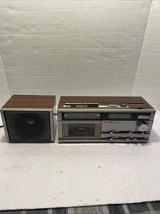 General Electric radio alarm clock model 7–4984A - Picture 1 of 11