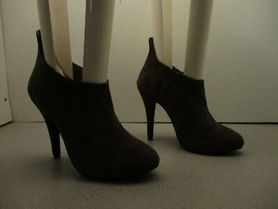 Botas da moda salto alto muito voláteis "Gatsby" couro cinza com zíper lateral tamanho 8,5 - Imagem 1 de 4