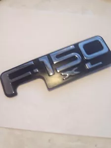 97-03 FORD F150 XL FENDER EMBLEM NAMEPLate P# XL34-16B114-BA ONE PIN BROKEN - Bild 1 von 12