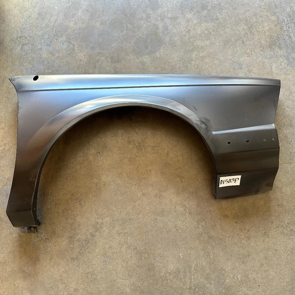 RH(passenger side) FENDER W/POWER ANTENNA HOLE 82-86 BUICK CENTURY SEDAN WAGON Foto 1 de 1