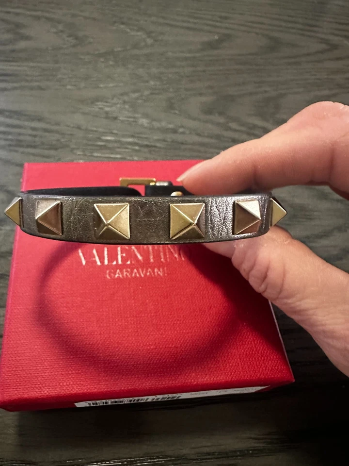 NUEVO Brazalete Valentino Rockstud en Bronce/Punmetal Juego Completo Foto 1 de 4