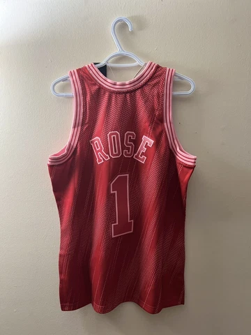 Mitchell & Ness Men’s Chicago Bulls Derrick Rose Swingman Jersey Monochrome XL Cover