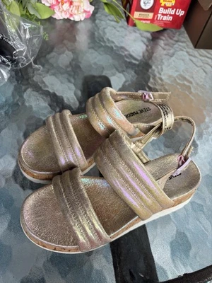 Nuevas sandalias Steve Madden para niñas talla 2 Foto 1 de 4