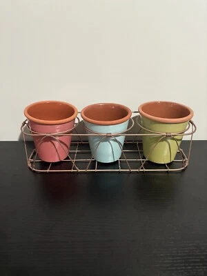 Maceta de alféizar de ventana de 14" con 3 macetas de arcilla colorida y marco de metal - rosa, azul, verde Foto 1 de 4